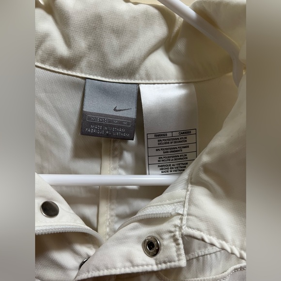Nike Soft White Running Jacket - Picture 6 of 9